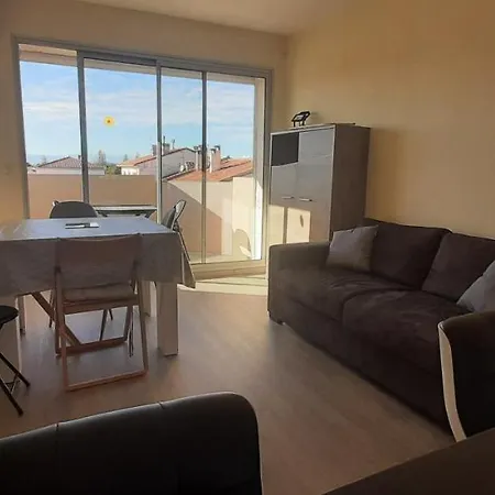 Apartment De La A 2 Pas De La Et Du Marche